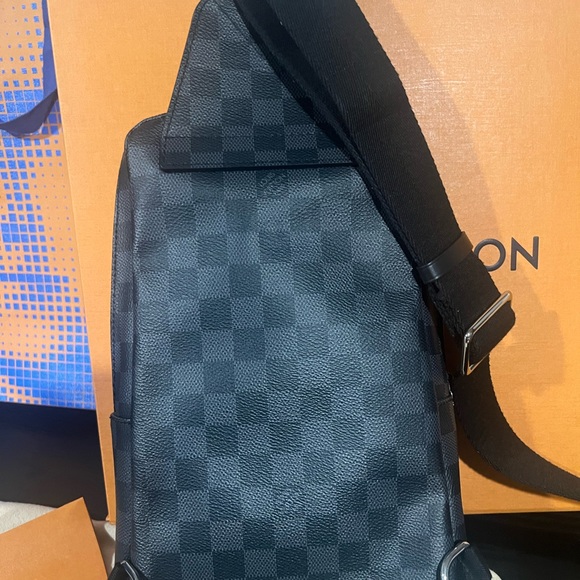 ~ SOLD PENDING Louis Vuitton LV Avenue Sling Bag - Picture 4 of 10